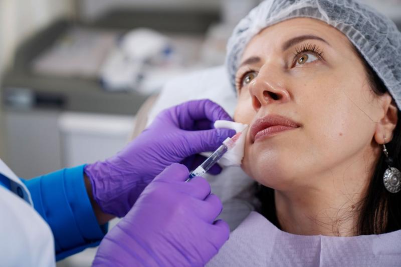 Tratament injectabil - Corectarea asimetriei/conturului/formei buzelor